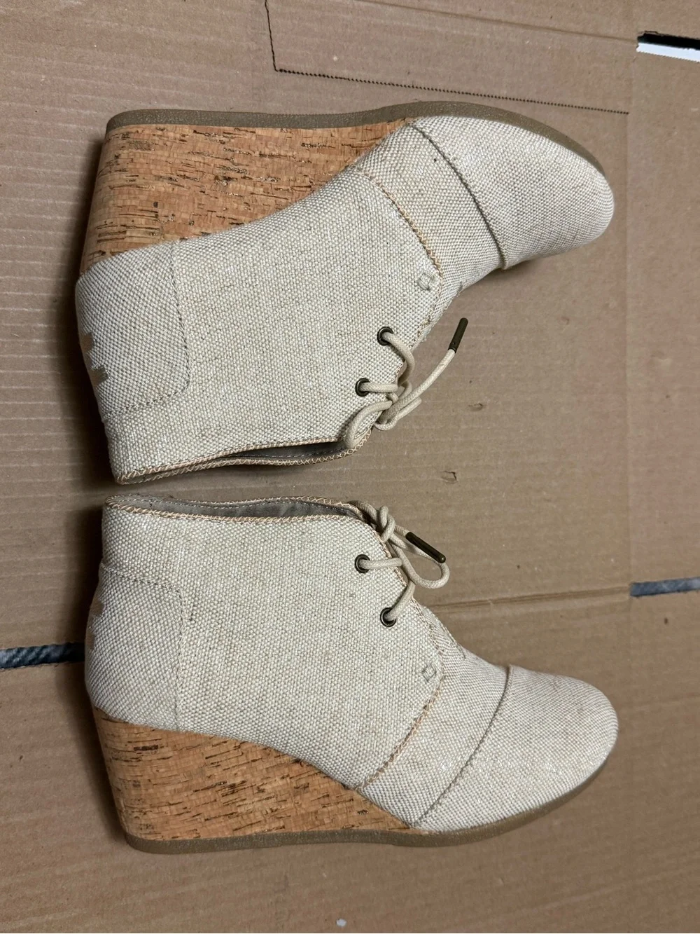 Like New! TOMS Desert Wedge Laced Ankle Booties Natural Metallic Linen Women's 8